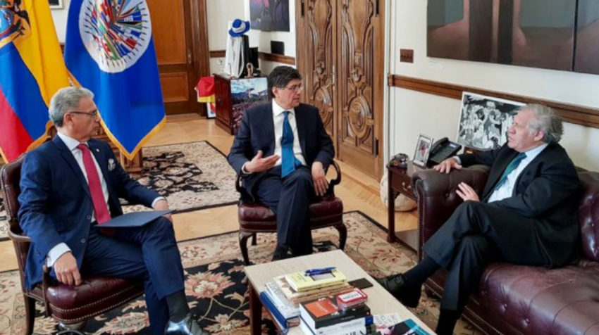 El canciller Jojsé Valencia se reunión con Luis Almagro, secretario general de la OEA, el 15 de octubre de 2019.