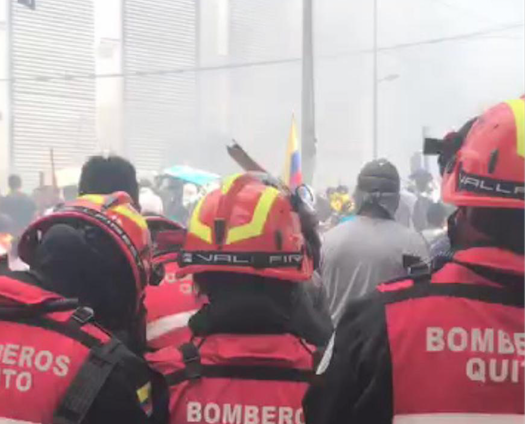 Bomberos de Quito no pueden atender la emergencia por la presencia de manifestantes.