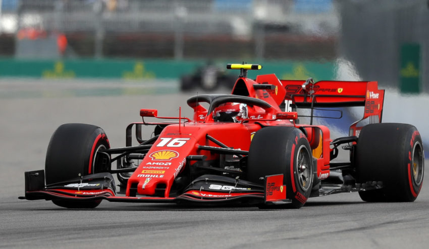 Charles Leclerc al mando de su Ferrari durante el Gran Premio de Rusia, en 2019.