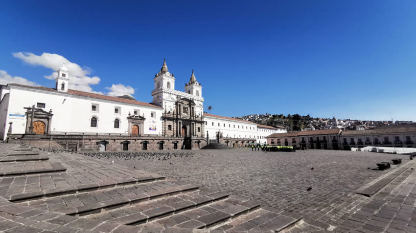 En Centro Histórico de Quito se instalaron distintos cercos policiales.
