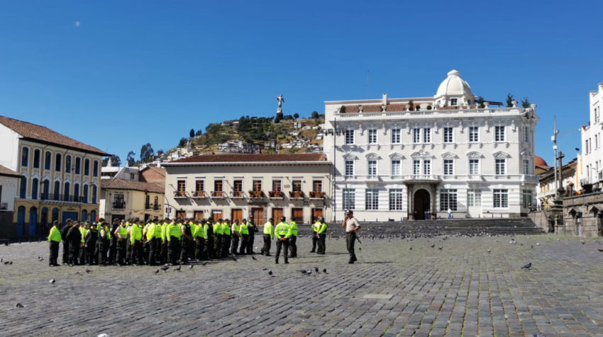 En Centro Histórico de Quito se instalaron distintos cercos policiales.