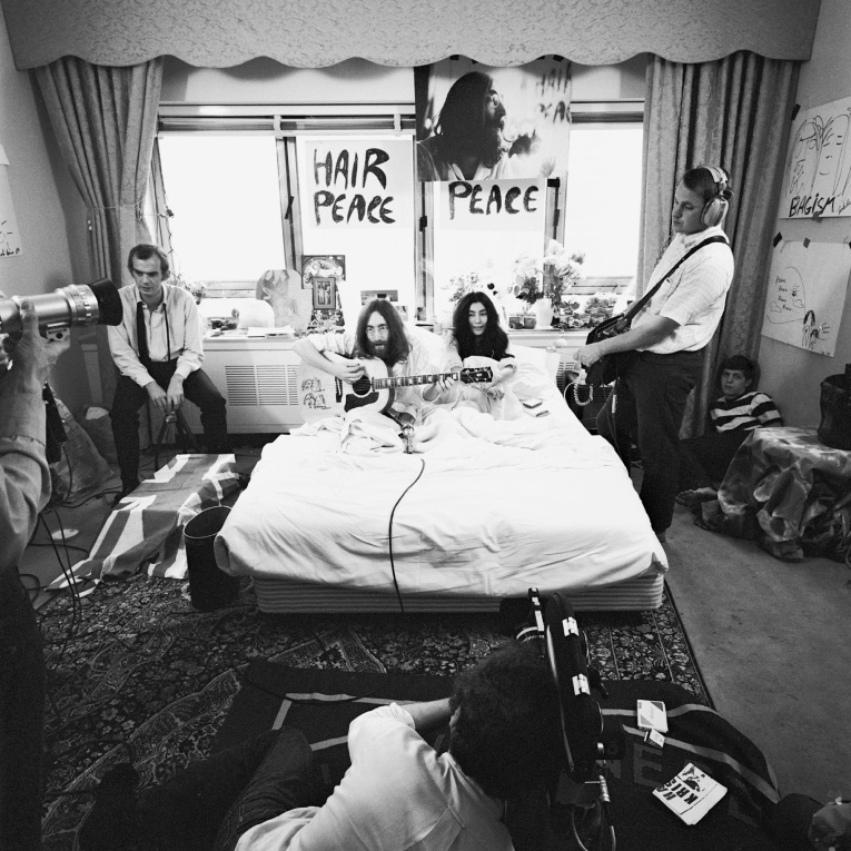 Imagen de uno de los 'Bed-ins' que hicieran John y Yoko en 1969.
