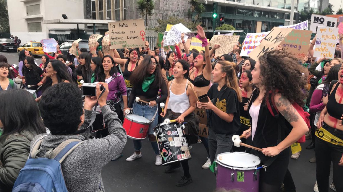 Cientos de mujeres marcharon por el centro de Quito el 23 de noviembre de 2019 en contra de la violencia de género.