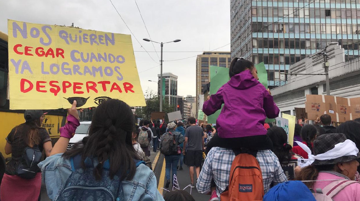 Cientos de mujeres marcharon por el centro de Quito este 23 de noviembre de 2019 en contra de la violencia de género.