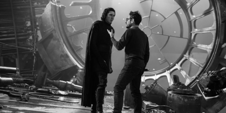 Adam Driver y J.J. Abrams durante el rodaje de 'The Rise of Skywalker'