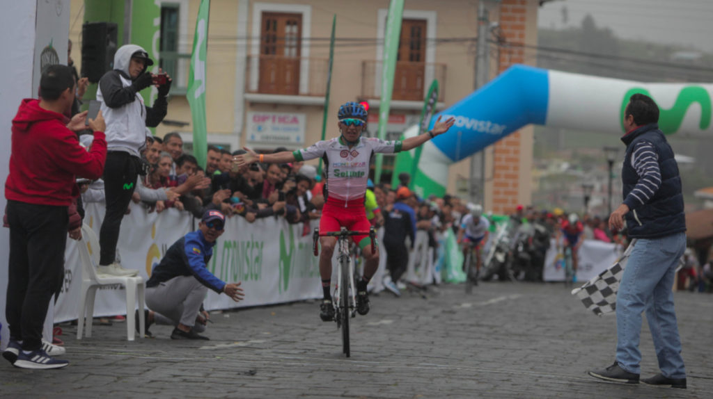Cristian Tobar ganó el circuito de la quinta etapa de la Vuelta al Ecuador