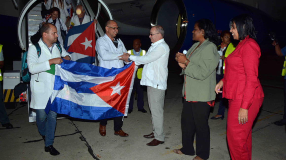 medicos cubanos llegan a Cuba
