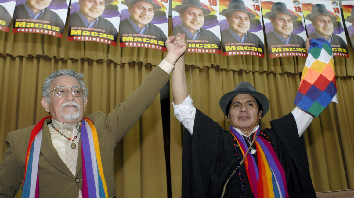 Pachakutik, brazo político de la Conaie, presentó en agosto de 2006 a su último candidato presidencial, Luis Macas (dcha.)