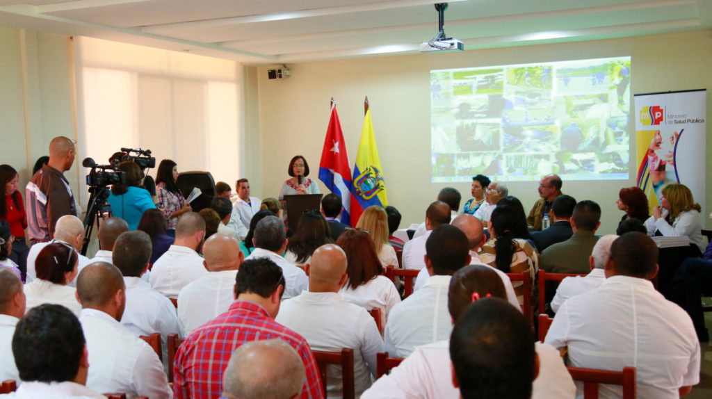 Cuba niega irregularidades con sus médicos en Ecuador y culpa a EE. UU.