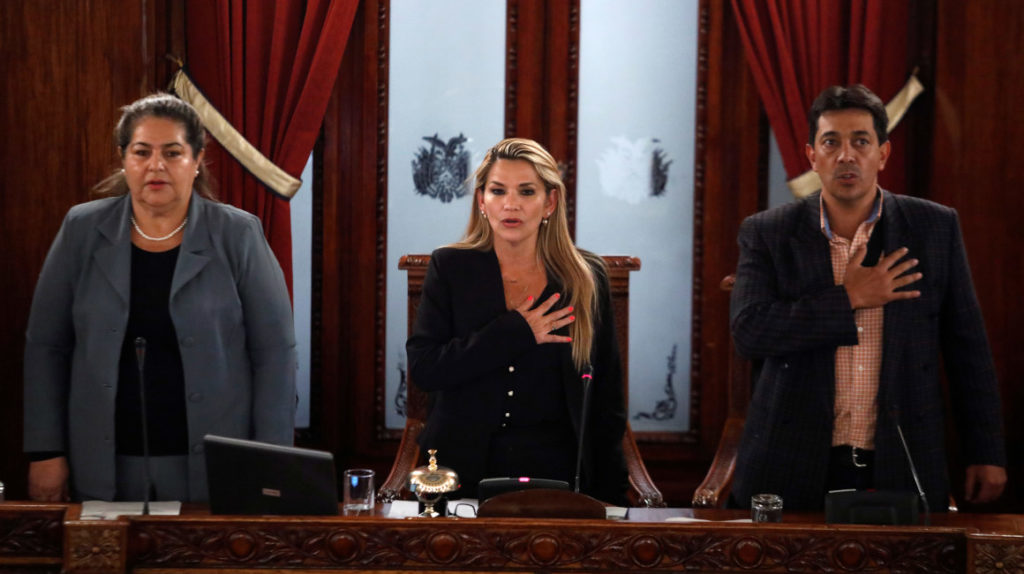 Senadora Añez se proclama como presidenta interina de Bolivia