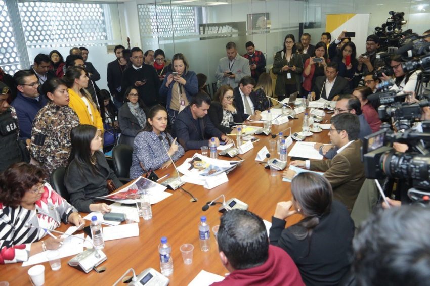 La Comisión Multipartidista de la Asamblea escuchó los alegatos de políticos afines al correísmo, como la prefecta Paola Pabón. 