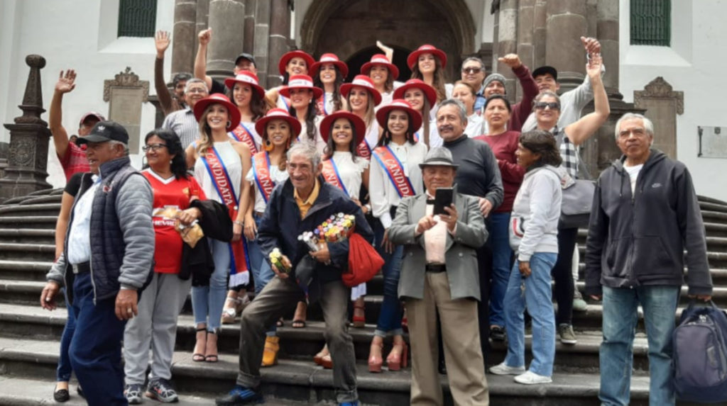 Las reinas visitan las ‘huecas’ tradicionales de Quito
