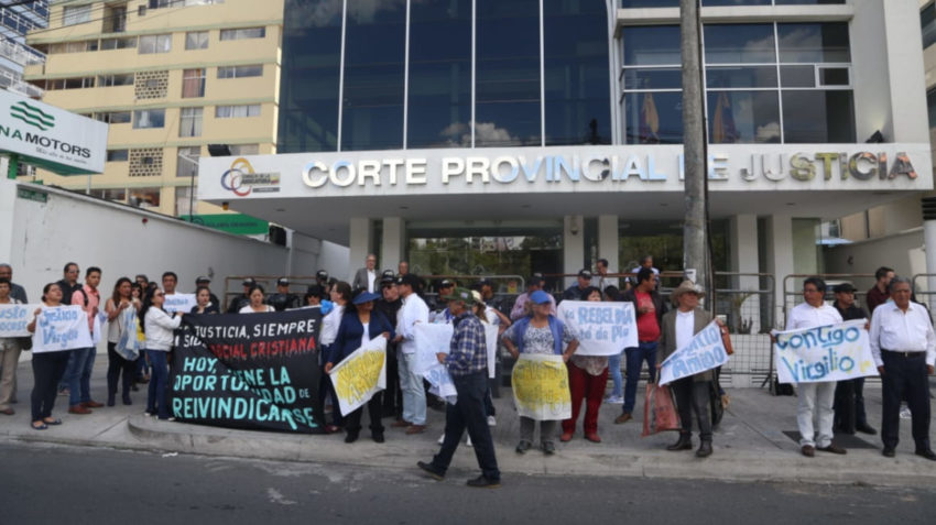 Simpatizantes del Virgilio Hernández llegaron hasta la Corte Provincial de Pichincha el 5 de noviembre de 2019.