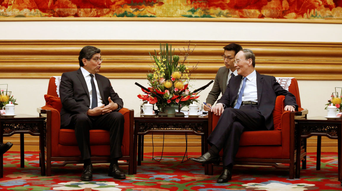 Oportunidades de inversión entre Ecuador y China. El canciller ecuatoriano José Valencia se reúne con el vicepresidente chino y formaliza adhesión al Banco Asiático de Inversión en Infraestructura.