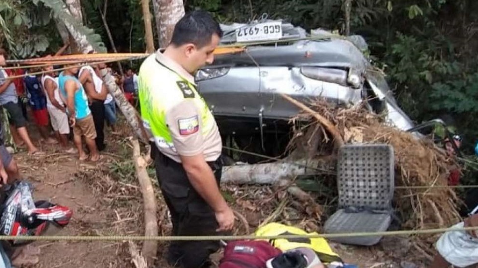 Cinco fallecidos y 11 heridos en un accidente de tránsito en Manabí