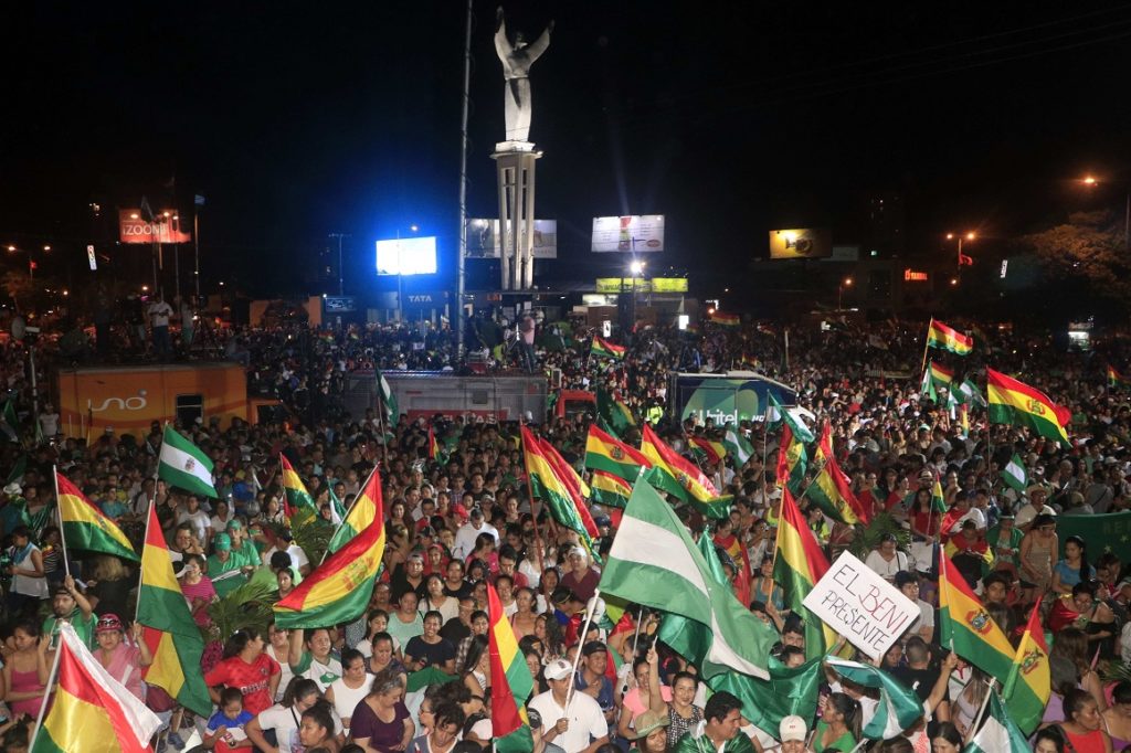 Representantes cívicos de Bolivia dan 48 horas a Morales para renunciar