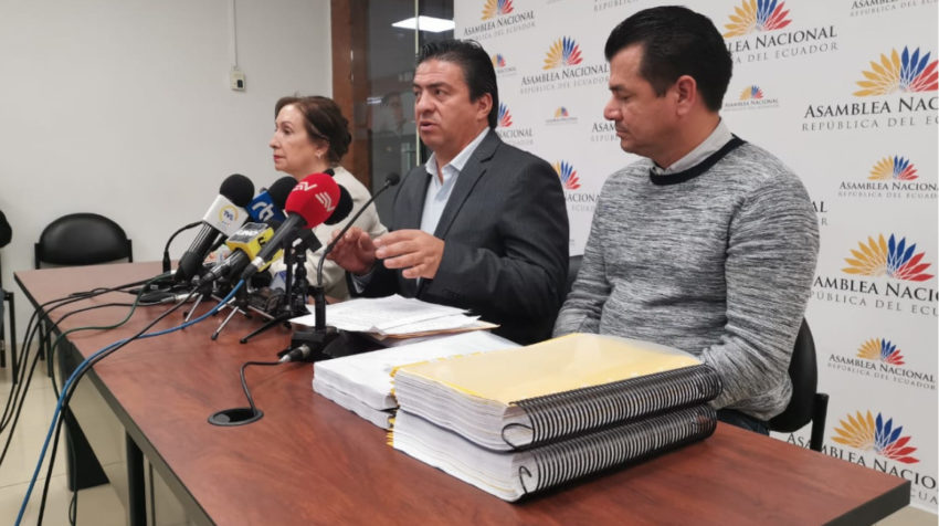 Doris Soliz, Fernando Burbano y Carlos Vera presentaron el informe sobre el paro este 11 de diciembre de 2019.