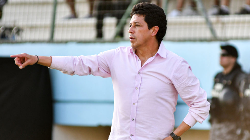 Paúl Vélez dirigirá a Macará por quinto año consecutivo