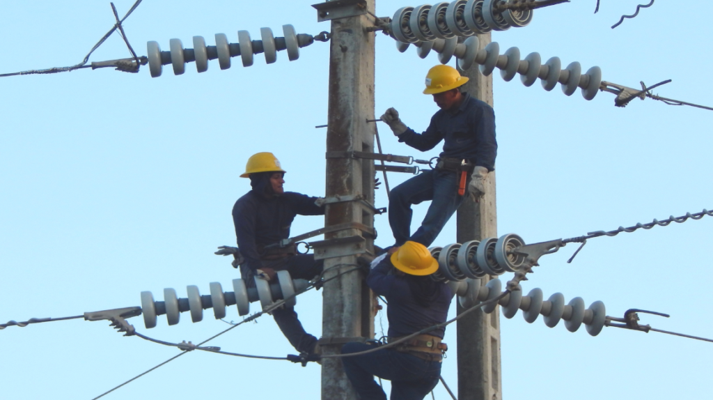 Desconexión de subestaciones interrumpe servicio de energía eléctrica
