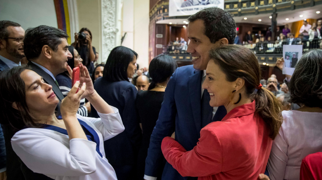 Juan Guaidó suspende a grupo de diputados opositores acusados de corrupción