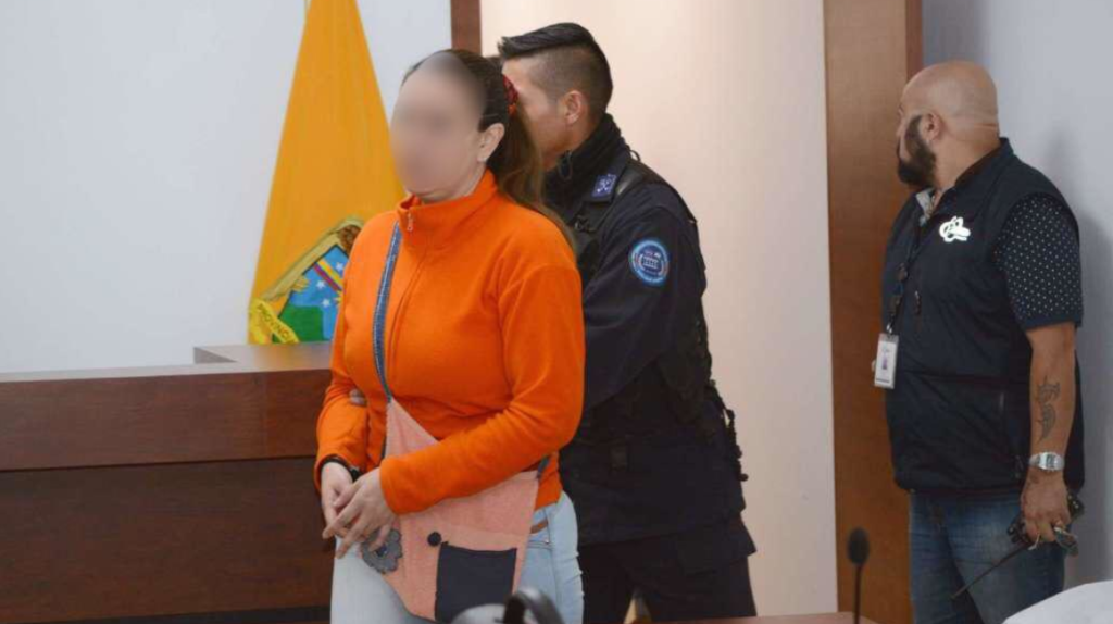 Juez ordena arresto domiciliario de María Sol Larrea