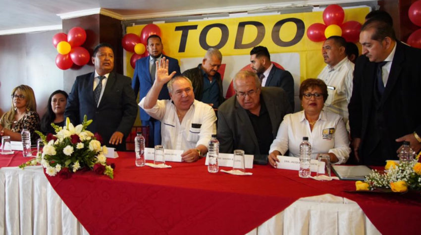 El expresidente Abdalá Bucaram Ortiz anunció que será candidato a la Presidencia si Jaime Nebot lo hace también, el 30 de enero de 2020, en Quito.