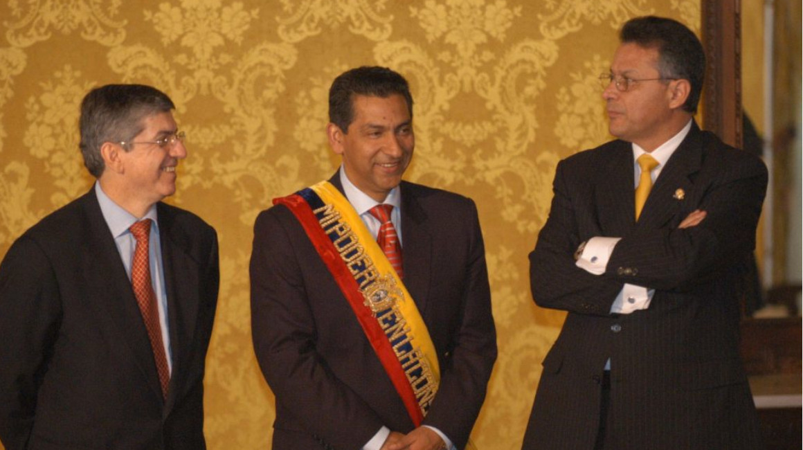 El entonces presidente Lucio Gutiérrez, durante una reunión de Gabinete en Carondelet, en diciembre de 2003.