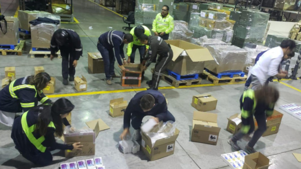 Productos ilegales se ‘filtran’ por internet, envíos de migrantes y las bahías