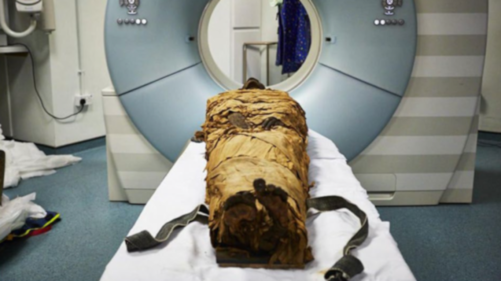 Científicos hacen ‘hablar’ a una momia de hace 3.000 años