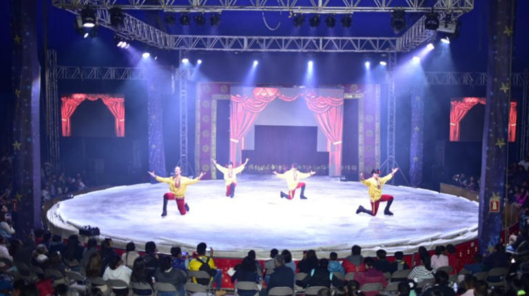Presentación del circo sobre hielo del programa "Ecuador Solidario y Ciudades de Alegría", el 18 de diciembre de 2019.