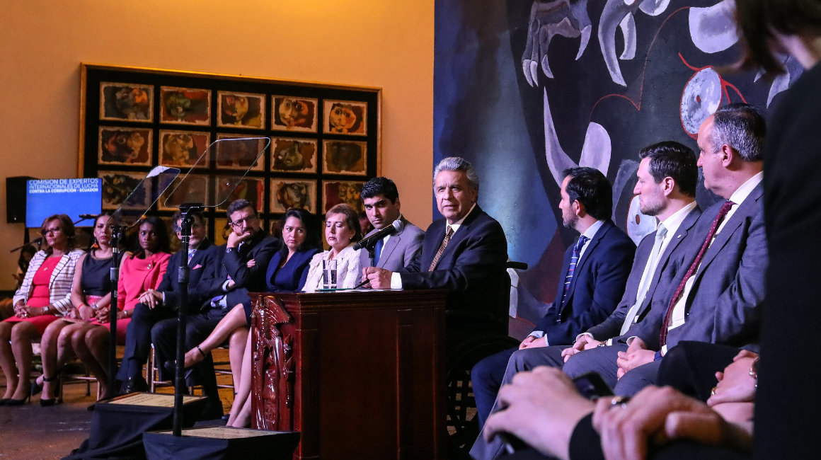 El presidente Moreno, las autoridades de control, de Anticorrupción y de la ONU, el 19 de mayo de 2019, durante la presentación de la comisión de expertos internacionales de lucha contra la corrupción.