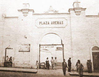 Fachada de la Plaza Arenas en 1949.
