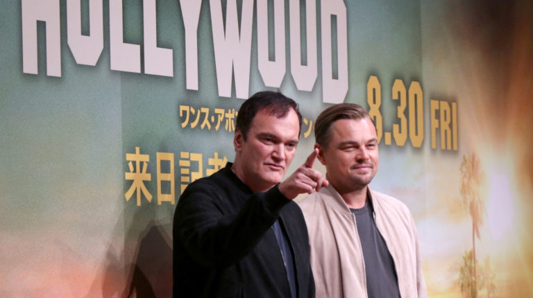 El director de cine Quentin Tarantino junto al actor Leonardo DiCaprio, durante la presentación de 'Once Upon a Time In Hollywood' en Tokio, en agosto de 2019.