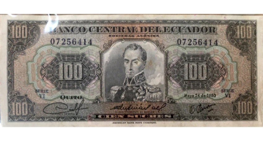 Billete de 100 sucres donde aparece Simón Bolívar. 