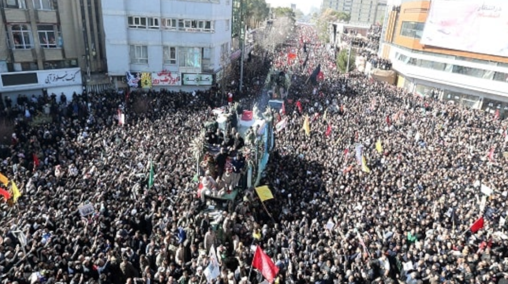 Funeral de general iraní termina en estampida y deja 30 muertos