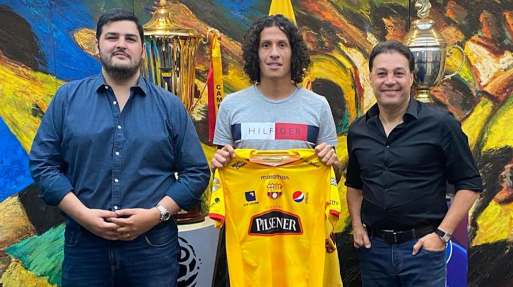 William Riveros firmó por cuatro años con Barcelona
