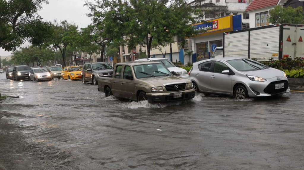 Invierno causa daños viales y damnificados en seis provincias