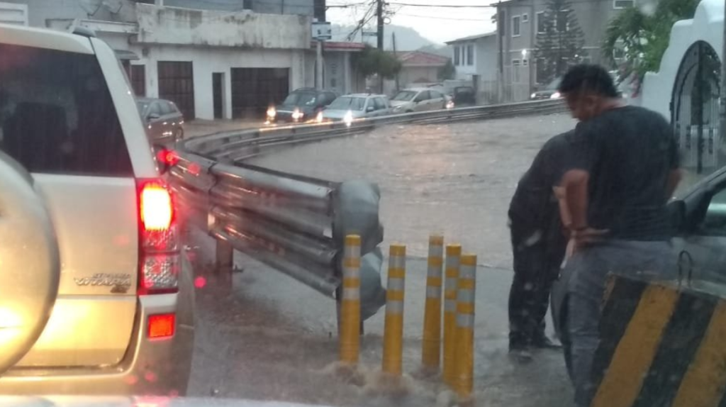 Tormenta eléctrica inunda Guayaquil