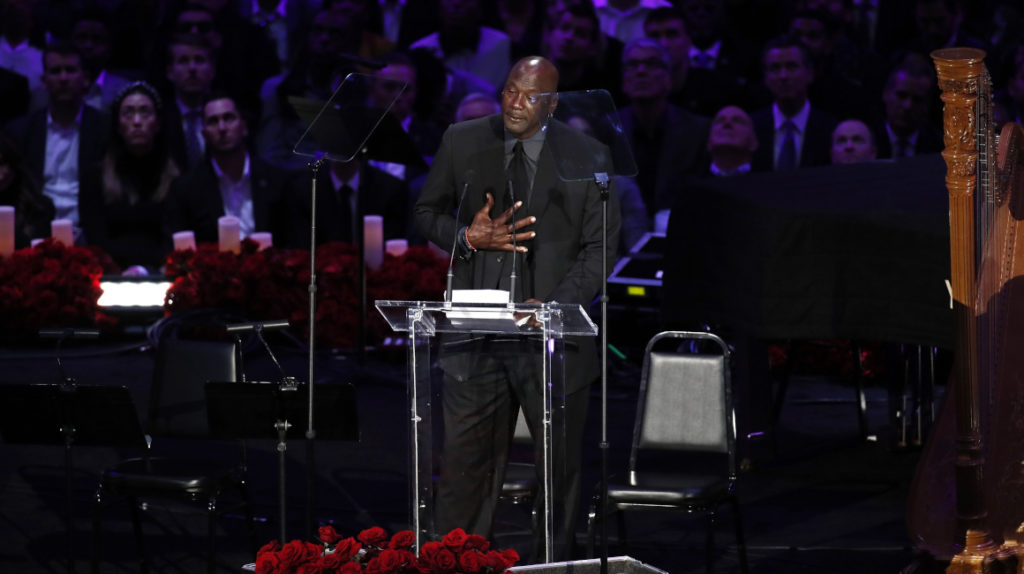 Miles despiden en emotivo tributo a Kobe Bryant y a su hija Gianna