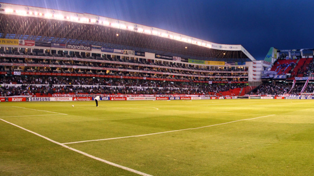 La entrada general para el partido Liga vs. River Plate cuesta USD 15