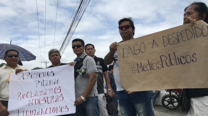 El martes 18 de febrero de 2020, decenas de exempleados de los Medios Públicos EP se apostaron en las afueras de diario El Telégrafo, en la Av. Carlos Julio Arosemena, norte de Guayaquil. Ellos reclaman sus indemnizaciones.