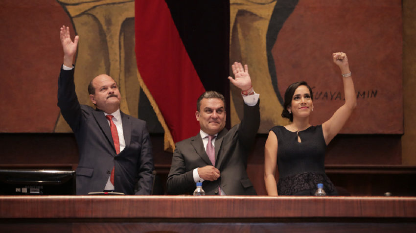José Serrano (centro) encabezó la lista de candidatos para asambleístas nacionales por Alianza PAIS. El 14 de mayo de 2017 fue elegido presidente de la Asamblea.
