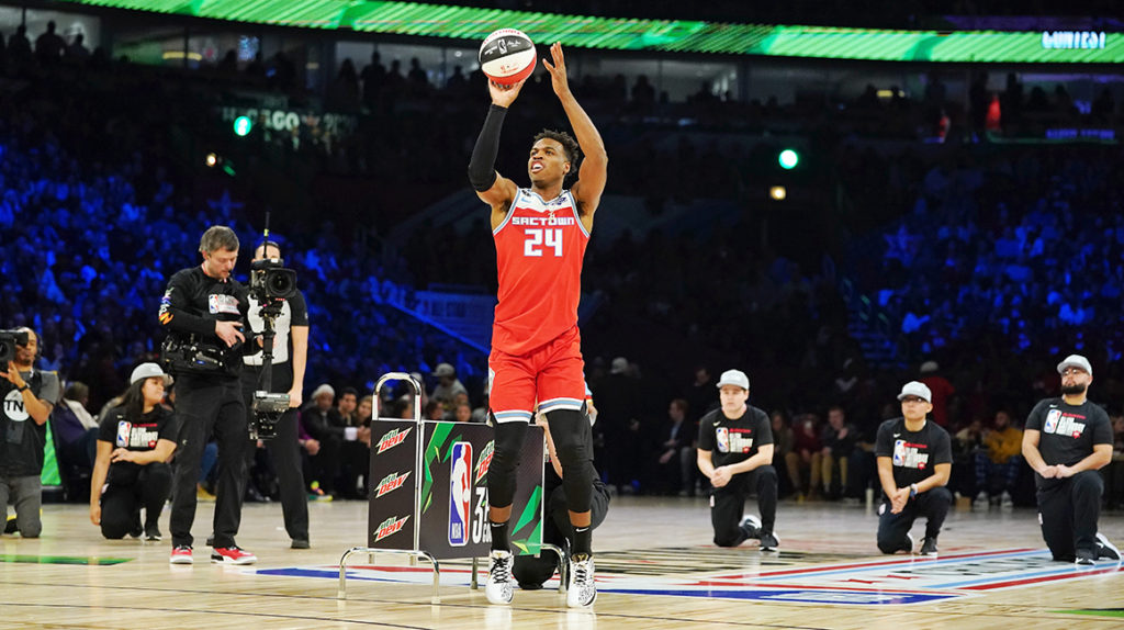 Hield gana el concurso de triples y la NBA homenajea a Kobe Bryant