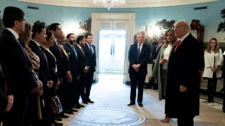 El presidente Donald Trump saludó con la comitiva oficial del presidente Lenín Moreno, el 12 de febrero de 2020.