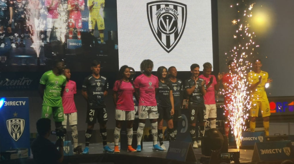 Independiente del Valle presentó su uniforme con la estrella de la Sudamericana
