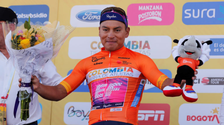 El carchense Jonathan Caicedo mantiene la camiseta naranja del líder del Tour Colombia.