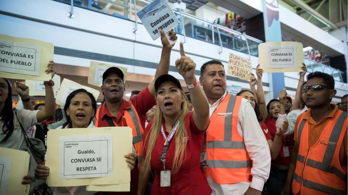 Trabajadores de la aerolínea estatal Conviasa también participaron en la protesta contra Juan Guaidó.