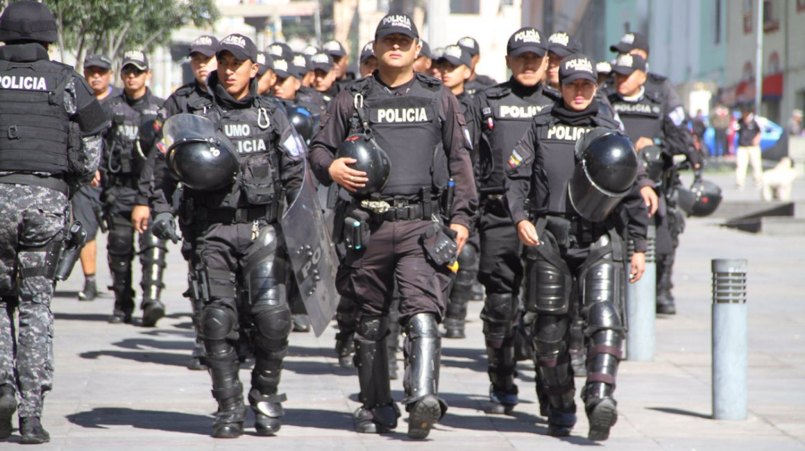 Miembros de la Policía durante el operativo Destello Quiteño 2, en la capital, el 6 de febrero de 2020.