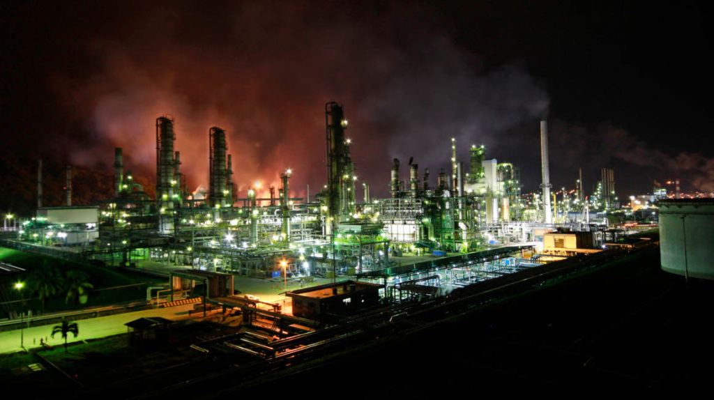 La producción petrolera del país crece pero lentamente