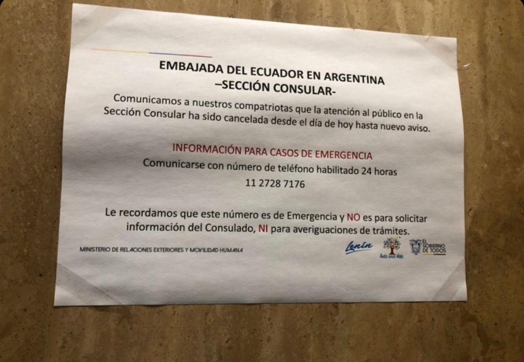 En la Embajada en Argentina este aviso recibe a los ecuatorianos que buscan ayuda para regresar al país.